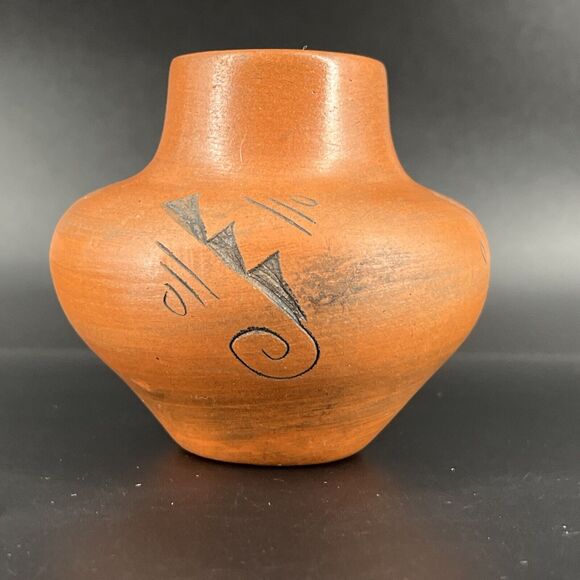 Vintage Southwestern Stoneware Pottery Mini Pot Vase Carved Design Signed 2006 - Picture 2 of 11